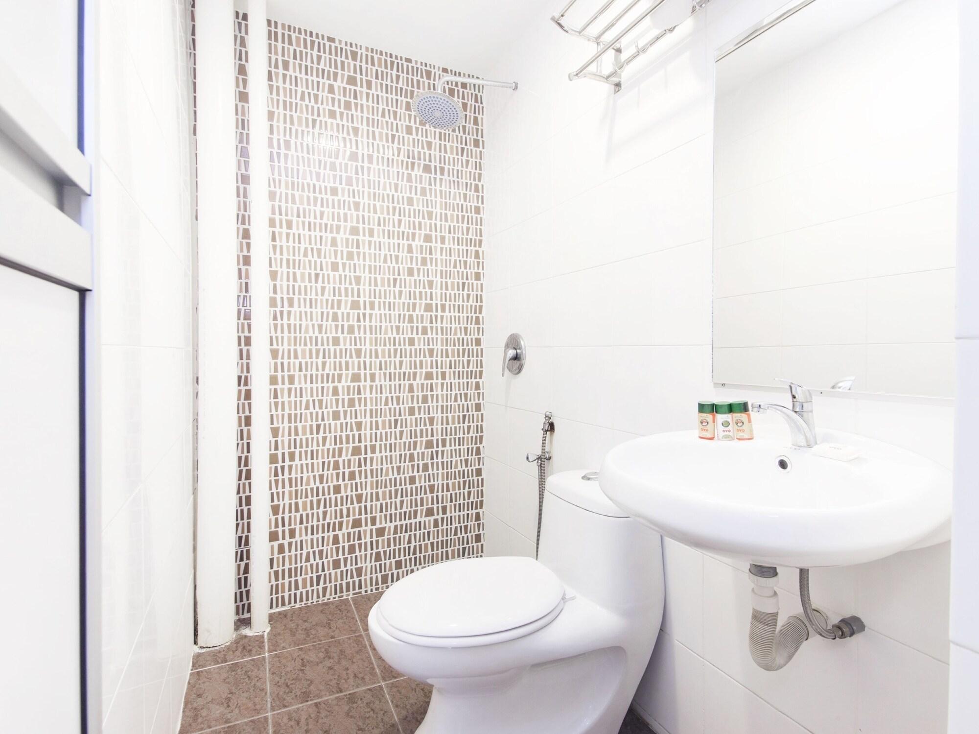 OYO 325 Damansara Inn Petaling Jaya Luaran gambar