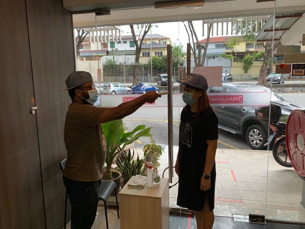 OYO 325 Damansara Inn Petaling Jaya Luaran gambar
