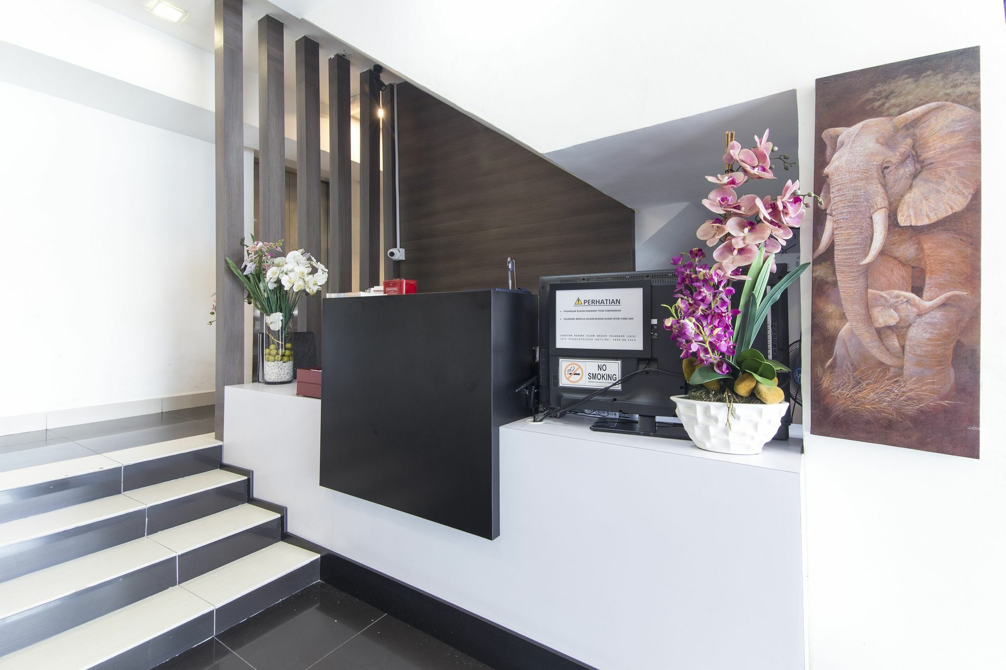 OYO 325 Damansara Inn Petaling Jaya Luaran gambar